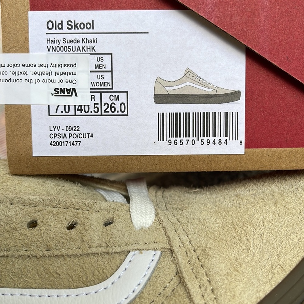 Vans WMNS Old Skool
Hairy Suede Khaki
VN0005UAKHK
Sneakers - Picture 16 of 16